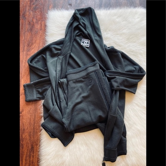 CHANEL Pants - Authentic Chanel wool tracksuit